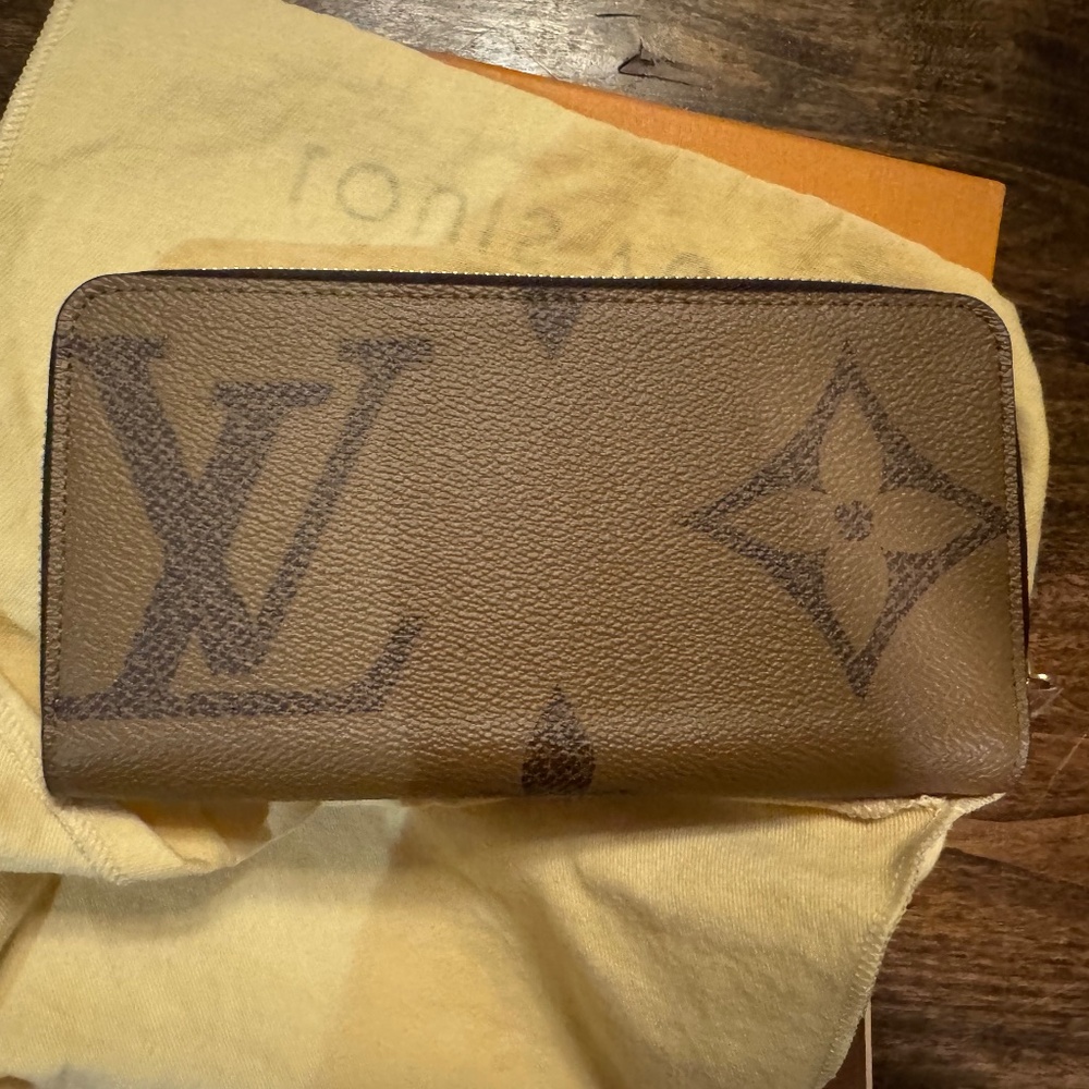 Giant Monogram Louis Vuitton Zippy Wallet